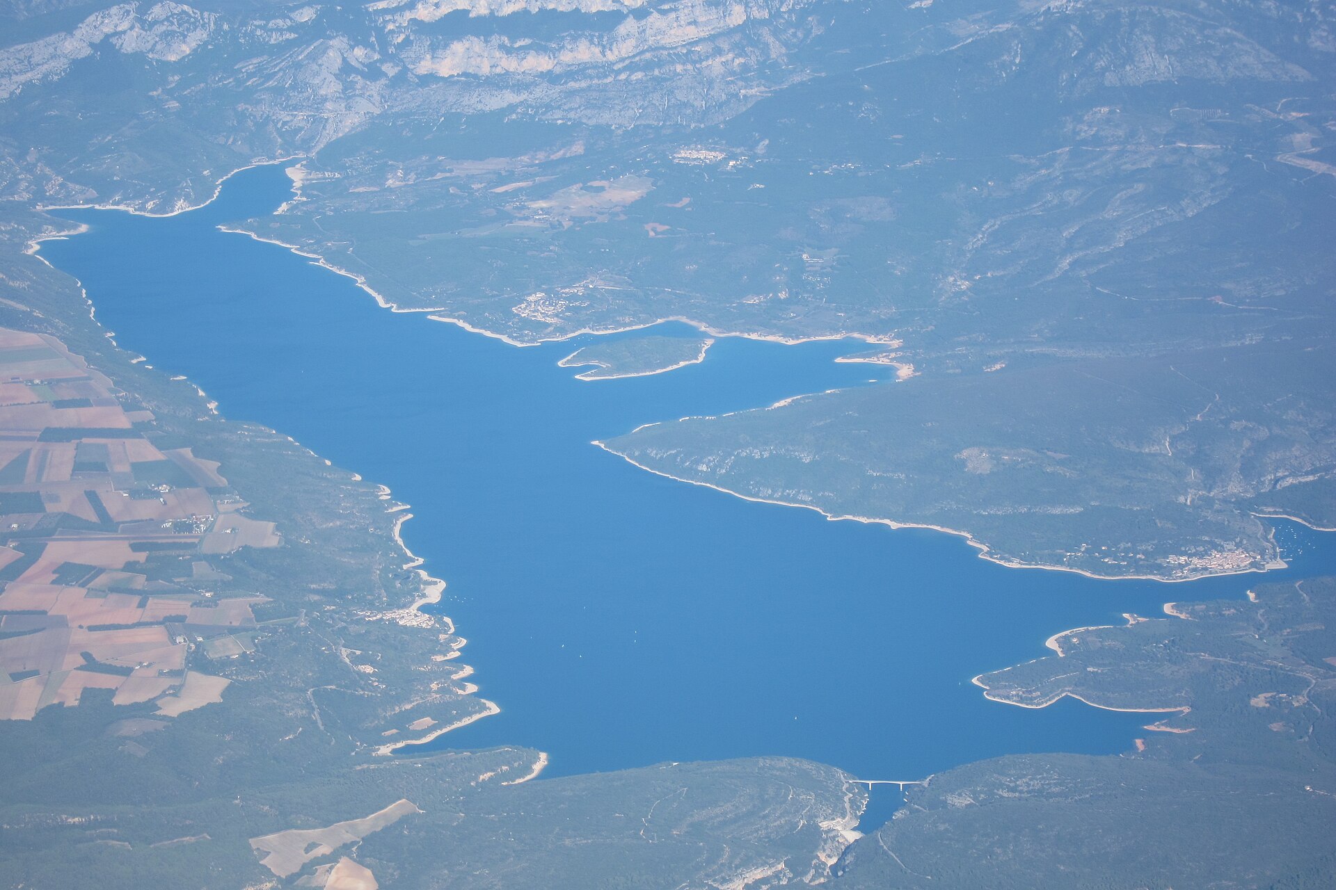 Le lac de Sainte-Croix vu du ciel