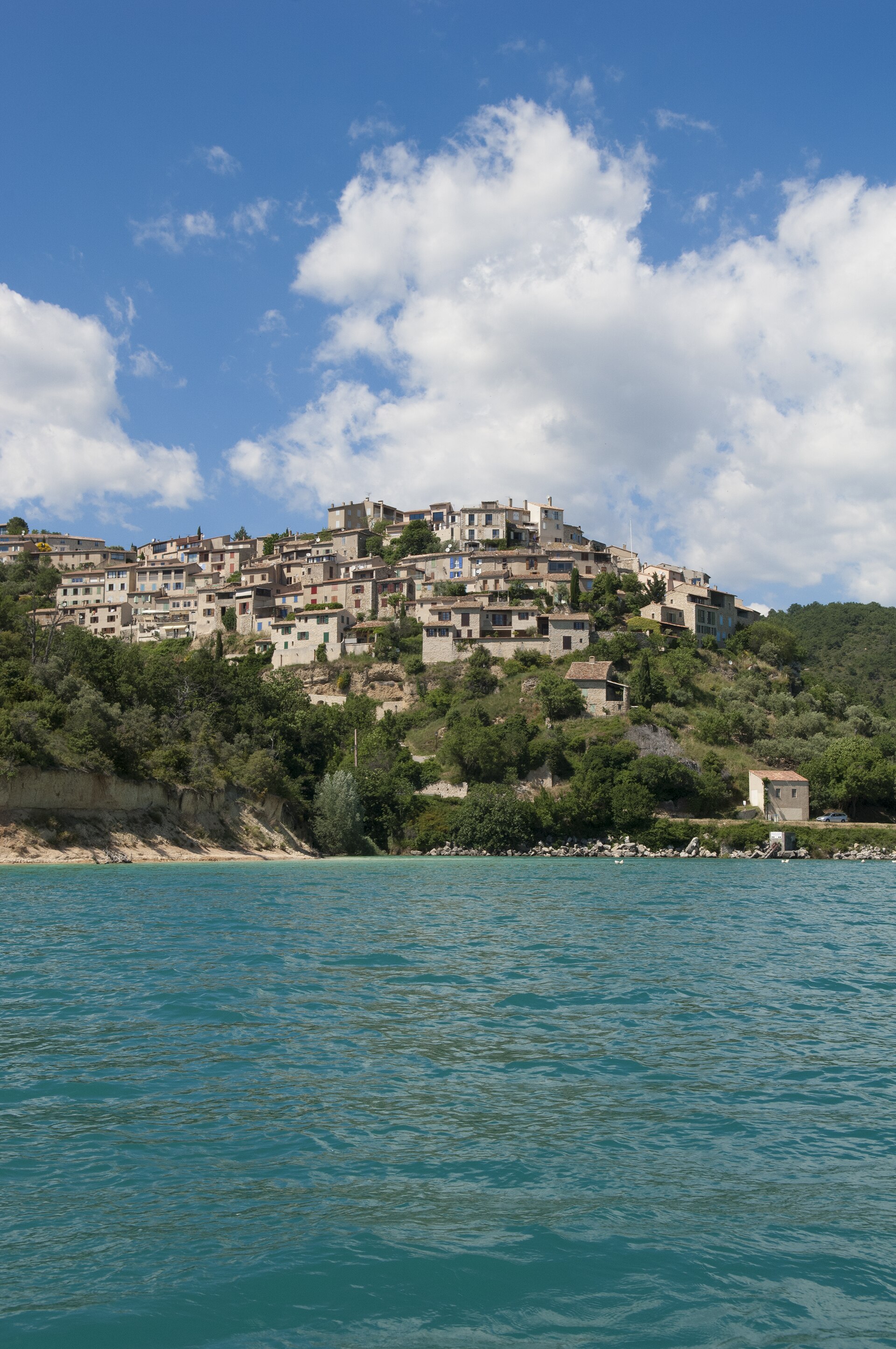 Sainte-Croix-du-Verdon vu depuis le lac